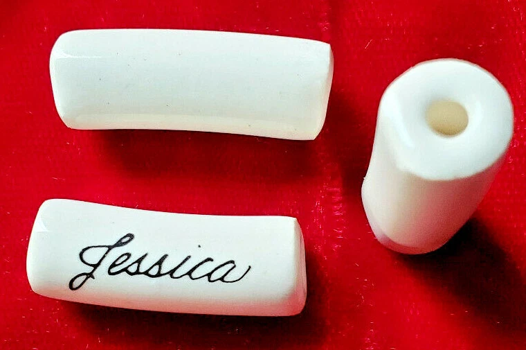 Cuentas de porcelana blanca con "Jessica" en él. Proyectos de regalo, artesanía, arte ÚNICOS Foto 1 de 1