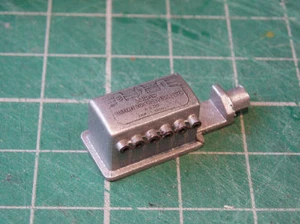 NEU Spannungsregler Aufkleber für Maßstab 1/8 DeAgostini E Type Jaguar Teilwerk - Bild 1 von 3