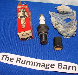 RARE vintage CHAMPION NA-19 Sports / Racing SPARKPLUG ----- NEVER USED - Picture 1 of 2