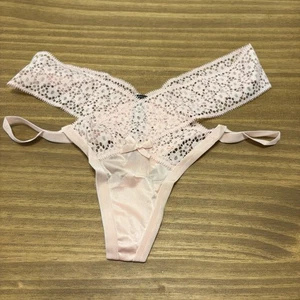 Victoria’s Secret Panty Perizoma Pizzo Rosa Molto Sexy XS Extra Small Nuovo con etichette Lingerie - Foto 1 di 5