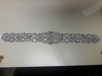 Cinturón de diamantes de imitación sobre cinta de satén Foto 1 de 2