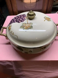 Villa Grande by Tabletops Unlimited 4 Quart Metal Covered Casserole Purple Grape - Picture 1 of 5
