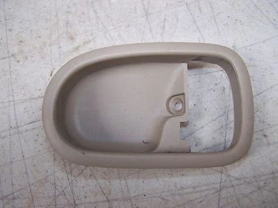 Mazda 626 1998 manija de puerta bisel derecho delantero o trasero bronceado Foto 1 de 2