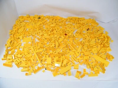 5 LBS LEGO; USED PARTS, BRICKS, BLOCKS, PLATES, NO MINI FIGS, 75% LEGO YELLOW 4 - Image 1 of 4