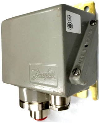 DANFOSS Type KPS45 060-3121 Pressure Switch 4-40 bar Diff. 2-11 bar SPDT G1/4 - Image 1 of 4