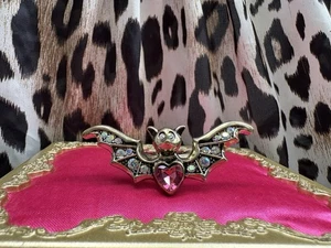 Betsey Johnson Vintage Creepy Critter Bat Crystal Pink Heart Stretch Ring RARE - Picture 1 of 5