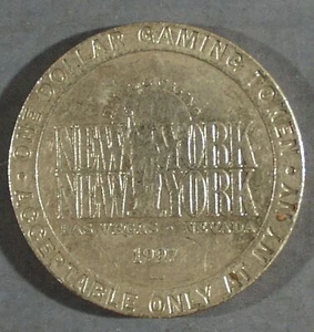 1997 NEW YORK NEW YORK HOTEL & CASINO GAMING TOKEN ONE DOLLAR LAS VEGAS - Picture 1 of 2