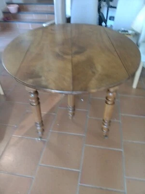Table Louis Philippe en noyer - Photo 1/4