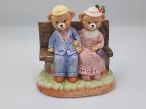 Figur Leonardo Teddybär Paar zusammen sitzend 12 cm groß Keramik Rose Vintage - Bild 1 von 12