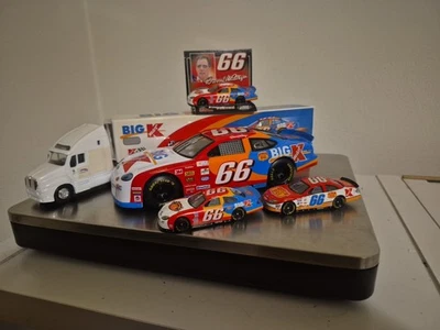 Lote de 5 Nascar Diecast Coleccionables Darrell Waltrip #66 Escalas 1:24, 1:64 Foto 1 de 4