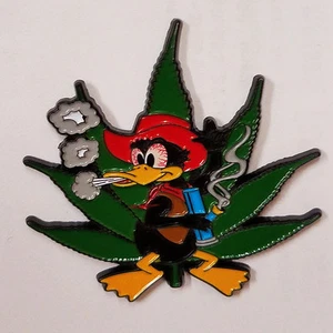 PATO DABBY - PIN SOMBRERO - TOTALMENTE NUEVO - MARIHUANA HIERBA HP049 - Imagen 1 de 1