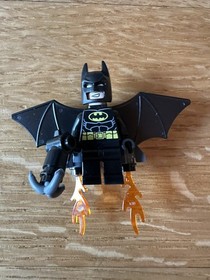 New LEGO Batman Minifigure from Scarecrow Fearful Face-off - 70913 Super Heroes