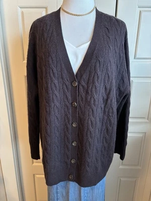 Cárdigan tejido con cable de cachemir Bloomingdale's suéter marrón rico, L Foto 1 de 4