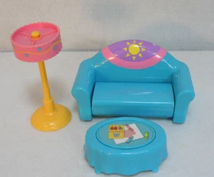 Dora the Explorer Puppenhaus Möbel Wohnzimmer Set Klapp Couch Tisch Lampe - Bild 1 von 3