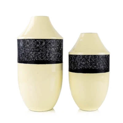 Бежевая металлическая ваза с черным узором сетка - Изображение 1 из 4