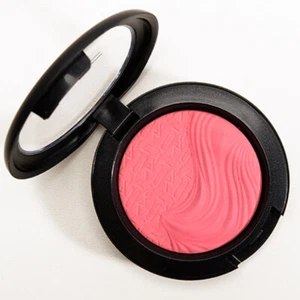 MAC Cosmetics Powder Blush in shade *Flaming Chic* Brand New Never Used - Picture 1 of 2