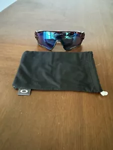 OAKLEY JAWBREAKER Team Canada Red Black Sapphire Iridium Lenses - Picture 1 of 11