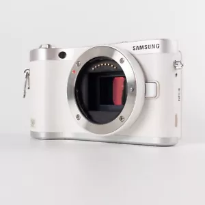 Samsung NX300 20.3MP Mirrorless digital Camera Body, 1080p video. - White - Picture 1 of 13