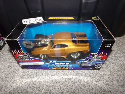 1/24  MUSCLE MACHINES  1969 CAMARO GOLD - Image 1 of 4