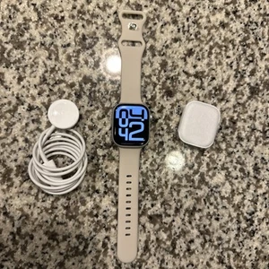Apple Watch Series 10 GPS 42mm Plateado con correa (banda no apple) Garantía - Imagen 1 de 9