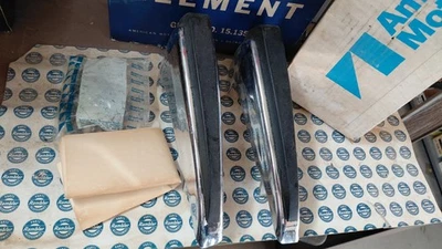 Par de protetores de para-choque dianteiro AMC Hornet NOS 1970-71 - Imagem 1 de 4