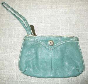 Gap Women's NWOT Green Leather Small Wallet Purse - Picture 1 of 3
