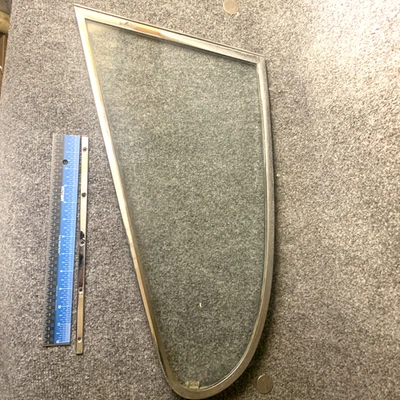 Cuarto de ventana trasero triplex transparente original Jaguar XKE E-Type S1 S2 FHC LH fabricante de equipos originales Foto 1 de 4