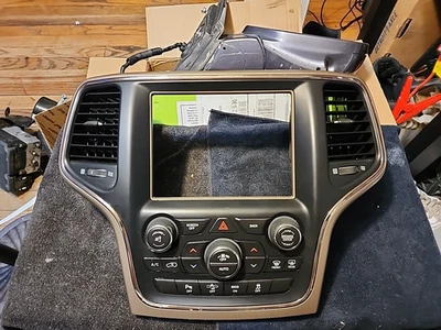 Jeep Grand Cherokee 2014-2018 OEM 8,4" pantalla bisel climatización aire acondicionado Foto 1 de 4