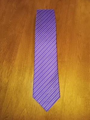 Corbata de seda italiana a rayas limpias púrpura de la colección Versace de 3" de ancho hecha en Italia Foto 1 de 4