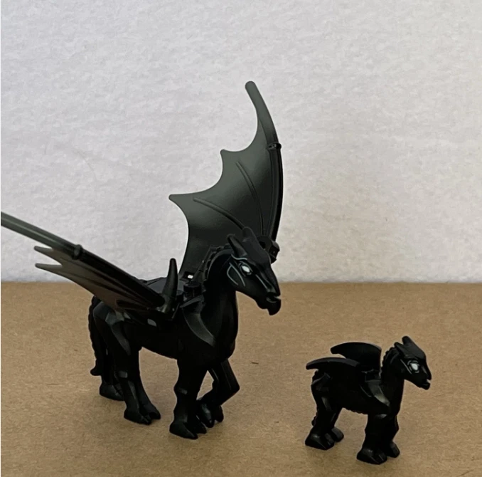 LEGO® THESTRAL & Baby Skeletal Black Flying Horse Harry Potter Minifigure 76400 - Image 1 of 1