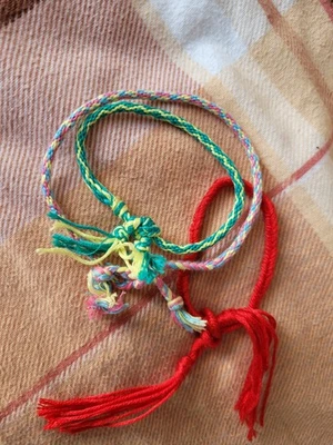 3 Festivalarmbänder Freundschaftsbänder Armbänder Geknüpft Geflochten Bunt Rot G - Bild 1 von 4