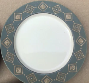 Pottery Barn Bongo Green 7.5”:plate, this sale is for one plate, Vtg - Picture 1 of 15