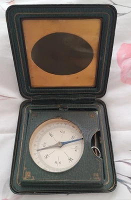 BRÚJULA VINTAGE EN ESTUCHE DE CUERO HECHA EN JAPÓN LEER POR FAVOR Foto 1 de 4