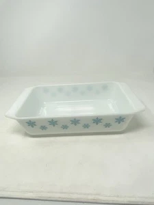 Vintage Pyrex Turquoise Snowflake on White 2QT Casserole Dish No Lid 575-B - Picture 1 of 7