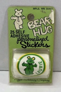 Vintage Bärenumarmung personalisierte Aufkleber "Laurie" - Rolle mit 25 - neu im Paket - Bild 1 von 2