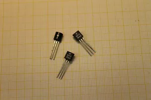 50 Stück SF827C SF-827-C 30V Silizium NPN Hochfrequenz-Transistor TO-92 #AS-L06 - Bild 1 von 2