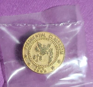 Vintage Presidential Classroom Inc 1988   pin   badge - Picture 1 of 4