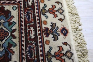 Dicht, handgeknüpfter Marken-Orient-Wollteppich, Masse 144x67 cm mit Fransen - Bild 1 von 3