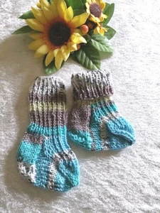 Baby Socken Erstlingssöckchen Neu Handgestrickt aus Strumpfwolle - Bild 1 von 2