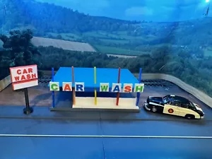 HO “Googie style” Car wash - Picture 1 of 3