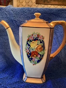 Tetera japonesa, pinturas florales, tapa con orificio de ventilación, tapa tiene un lugar roto - Imagen 1 de 5