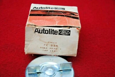 70 NOS FORD SHELBY GT-350 Y GT-500 TAPA COMBUSTIBLE AUTOLILTE D0AZ 9030 A CORRECCIÓN IMPECABLE Foto 1 de 2