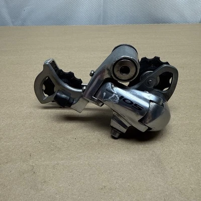 Shimano 105 Rear Derailleur 9 Speed Medium Cage Road/Touring Bike RD-5600 - Image 1 of 2