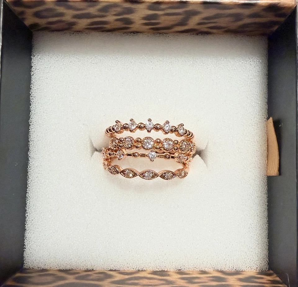 Anillo Bomb Party Delicates “Nothing About This Is Accidental” Oro Rosa Circonita - Talla 7 Foto 1 de 3