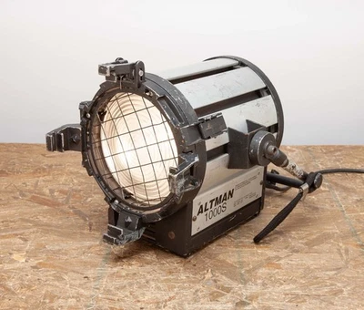 ALTMAN 1000S Fresnel Stage Studio Light - 1000 Watt - Switch and 20' Cord - Image 1 of 4