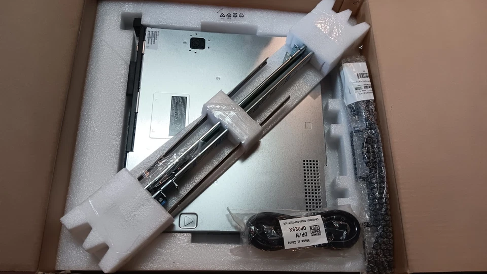 DELL E10S PowerEdge R210 Rack Network Server E10S003 SCM-S500 - Image 1 of 4