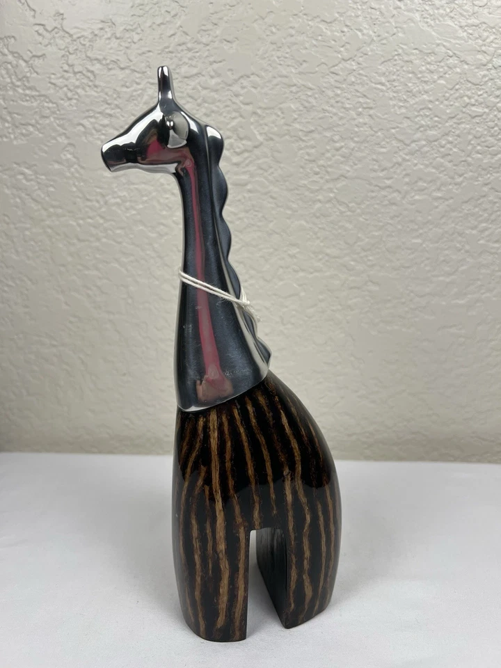Estatuilla pequeña Ystilo jirafa aluminio reciclado color caoba base rayas 6,75" Foto 1 de 4