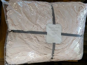 POTTERY BARN KIDS Monique Lhuillier Rosette Quilt-Full/Queen-Blush-NWT - Picture 1 of 4