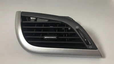 2009 PEUGEOT 207 N/S FRONT LEFT DASHBOARD AIR VENT 9650088577 A067 - Image 1 of 4