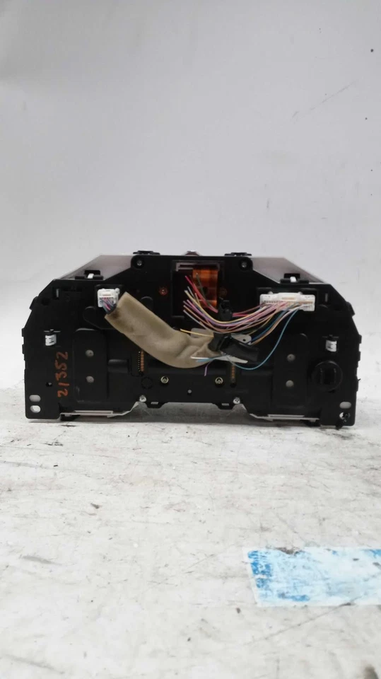 Medidor de velocímetro usado se adapta a: Nissan Rogue Cluster 2015 VIN 5 primer dígito construido en EE. UU. Foto 1 de 4